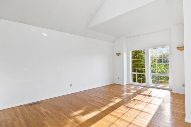 Foto del edificio - Beautiful 3-bedroom, 3-bath home on corner lot!
