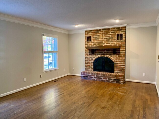 Building Photo - Three Bedroom Home in the Cardinal and Ker...