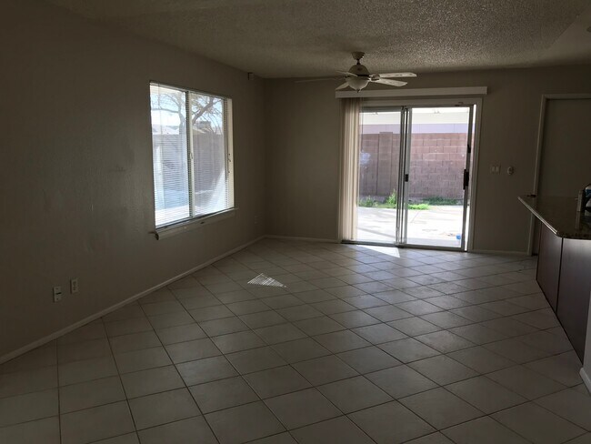 Building Photo - 3627 W Carla Vista Dr