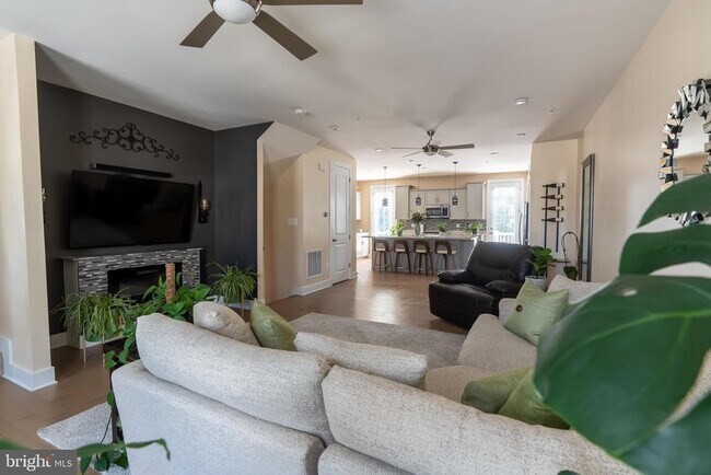 Foto del edificio - 1445 Honeylocust Dr