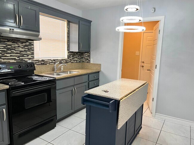Building Photo - 5723 St Charles Loop