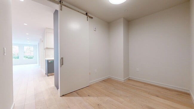Building Photo - 606 Capp St