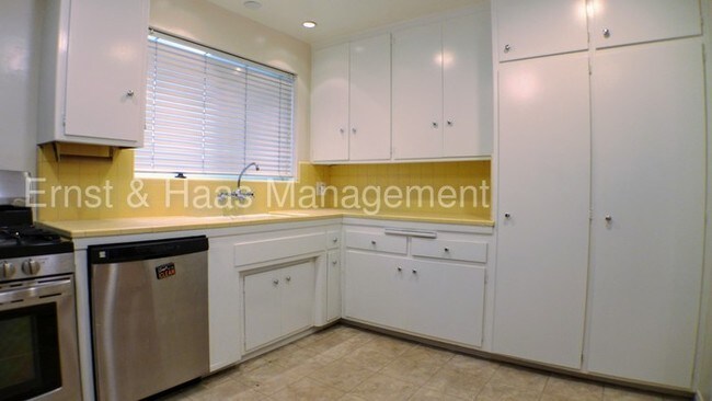 Foto del edificio - 700 E Carson St
