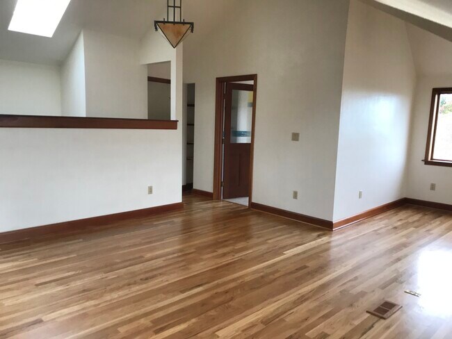 Foto del edificio - 3053 36th Ave SW