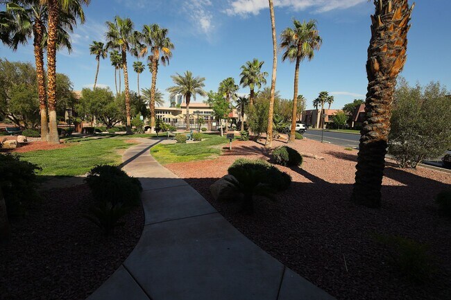 Foto del edificio - BELLA VITA CONDO - GUARD GATED - LOWER UNIT