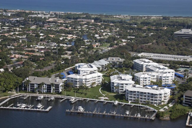 Building Photo - 432  Bay Colony Drive
