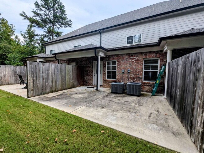 Foto del edificio - 4140 Fieldstone Lp