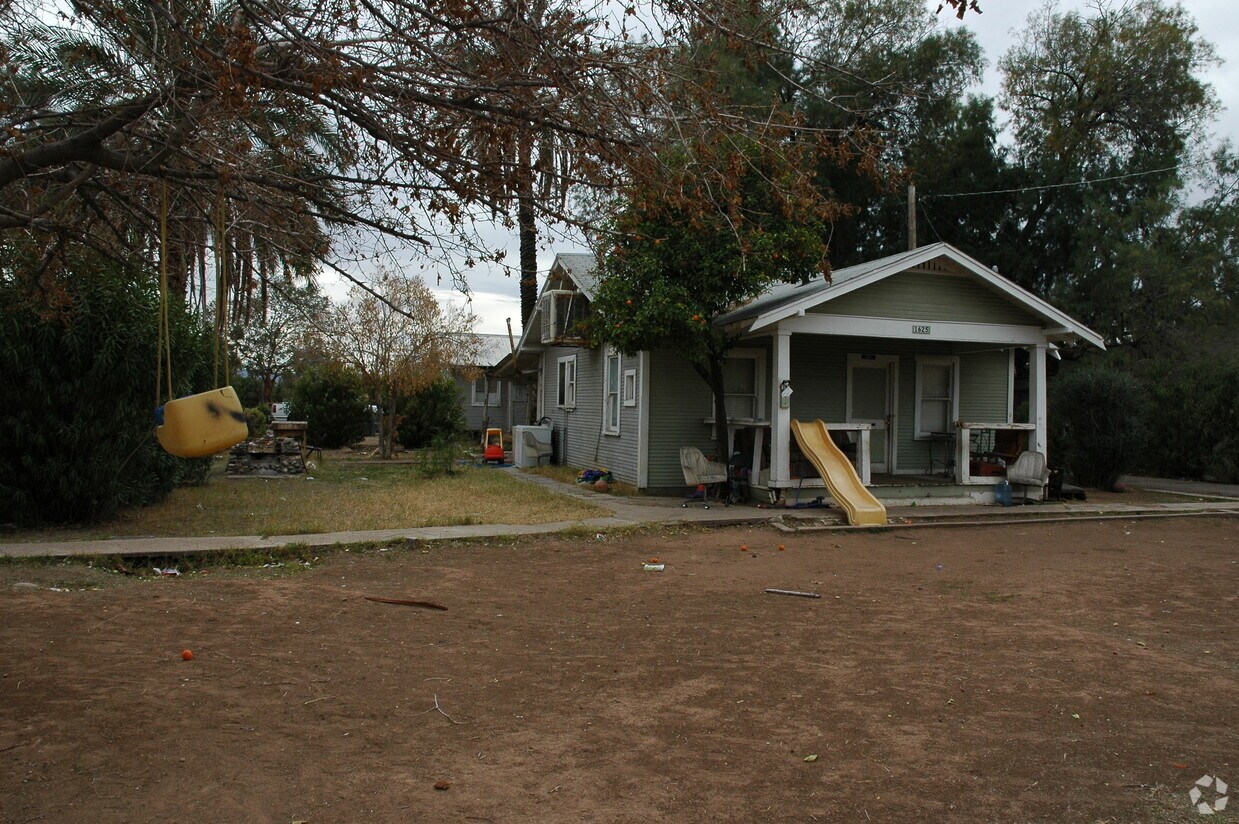 Building Photo - 1625 E Cambridge Ave