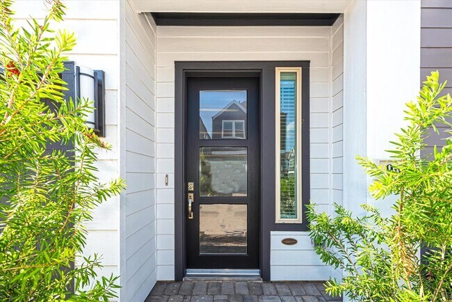 Foto del edificio - 961 Lilly Flower Ln