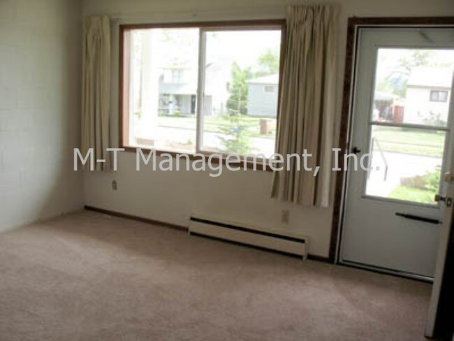 Building Photo - North side 1 br/1 bath 4 plex, top corner