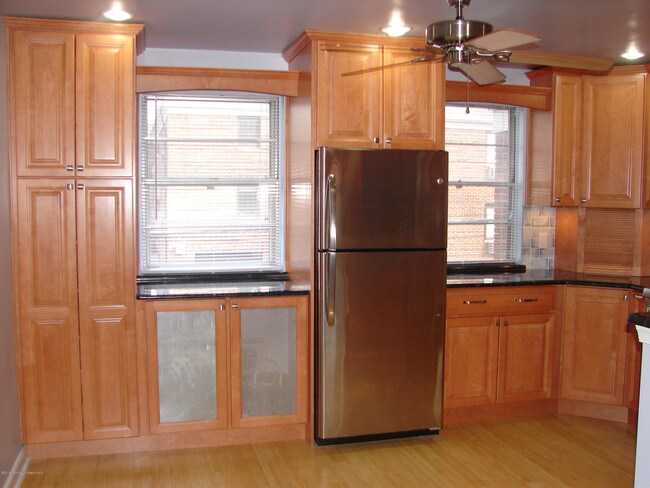 Building Photo - 34 Manor Dr