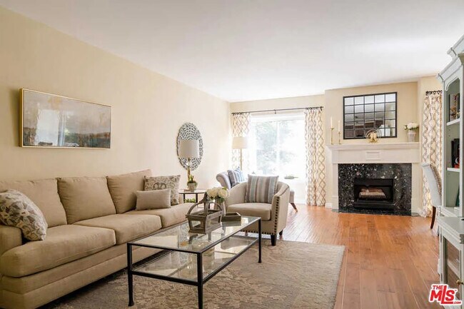 Building Photo - 5870 Green Valley Cir