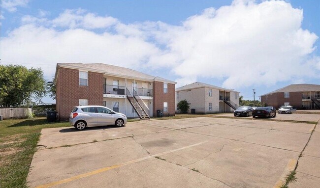 Foto del edificio - 3408 Cantabrian Dr