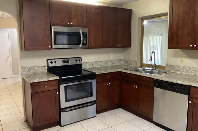 Building Photo - 812 Johnson St