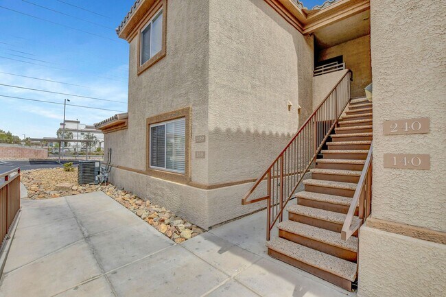 Building Photo - 2 Bed 2 Bath Condo & Gated