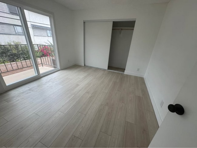 Foto del edificio - 5776 Rostrata Ave
