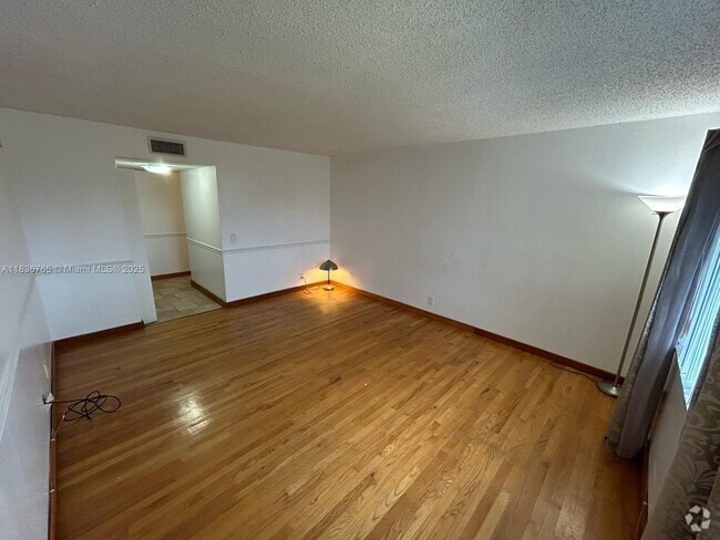 Building Photo - 16471 Blatt Blvd