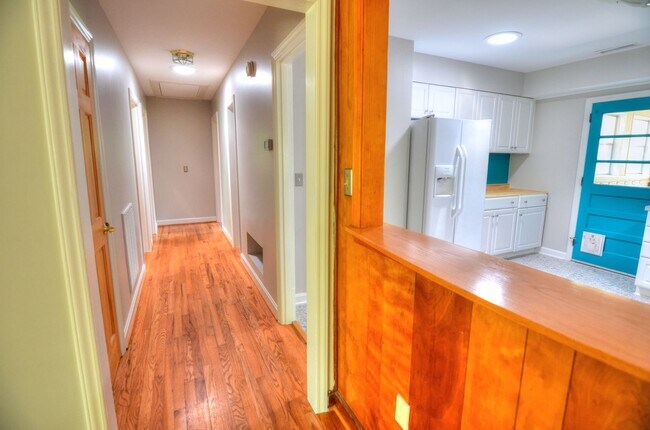 Foto del edificio - Fruit Trees + 2.5 Acres + a Chicken Coop! Near Hillsborough, Durham, and Eno River State Park! - ...