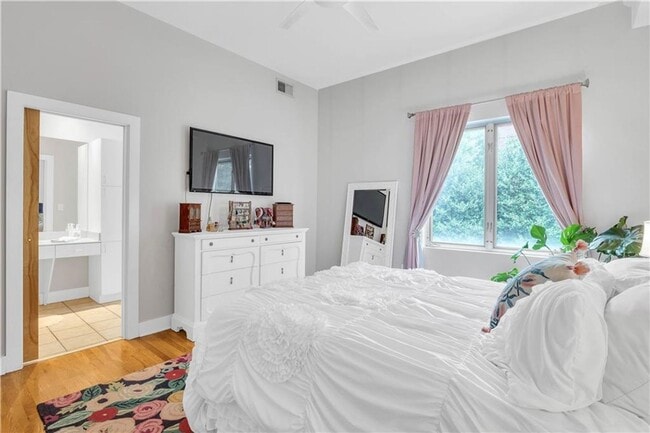 Photo - Prime Location House