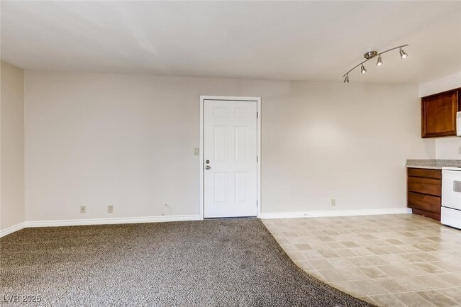 Building Photo - 5224 River Glen Dr