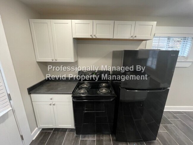 Foto del edificio - Half off the First Months Rent! Freshly Re...
