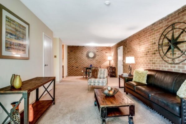 Living/Dining Room - Queen Annes Gate Apartments