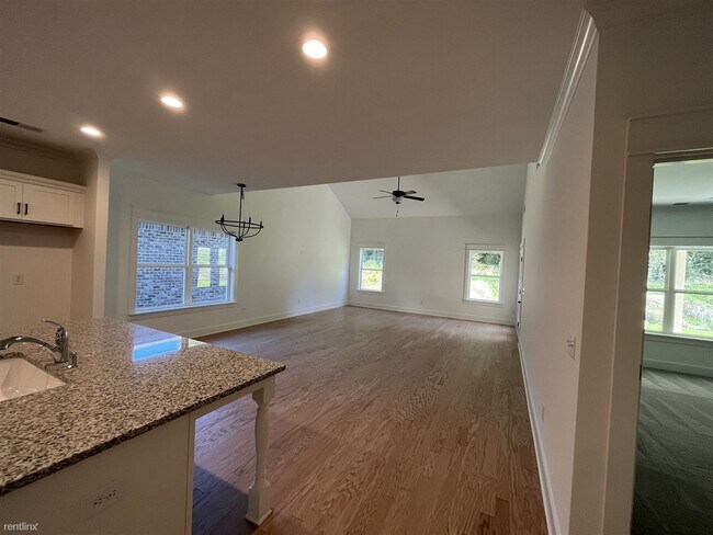 Foto del edificio - 4 br, 3 bath House - 3909 Sydney Drive
