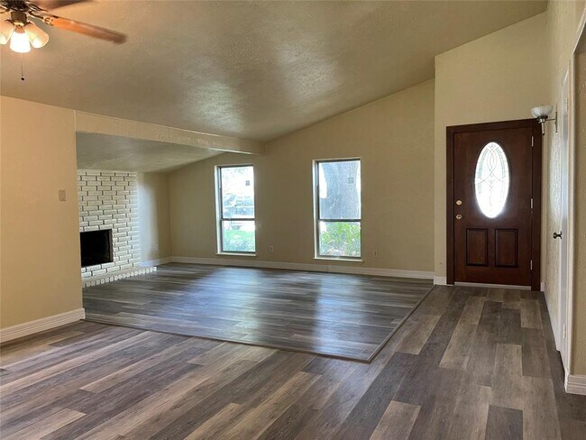 Foto del edificio - 5011 Gretna Green Dr