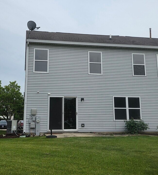 Building Photo - 675 Fieldcrest Dr