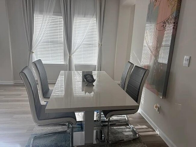 Foto del edificio - 1177 Sunny Lk Dr