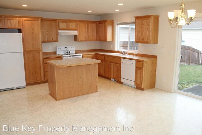 Building Photo - 3 br, 2.5 bath House - 2512 NE 96th Street