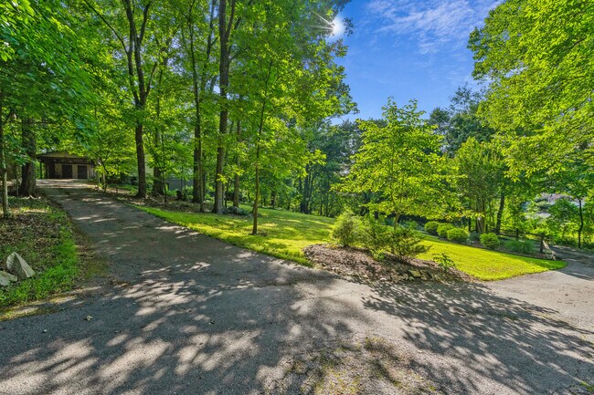 Building Photo - 11300 Oakton Rd