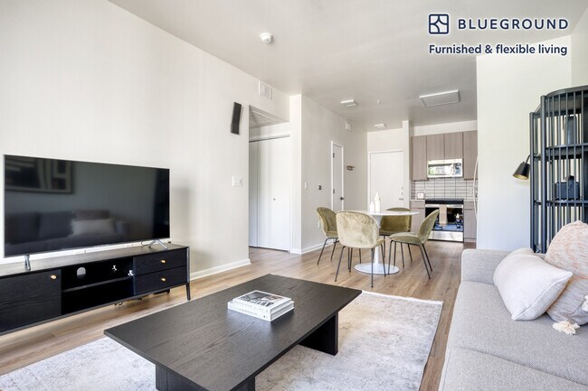 Building Photo - 3001 Esperanza Crossing