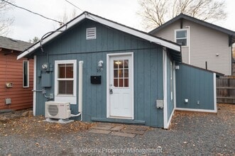 Building Photo - 25 NW Hood Pl