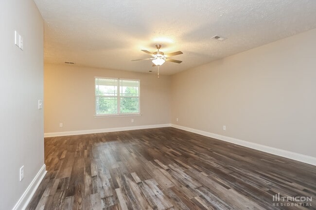 Building Photo - 716 Cedar Ln