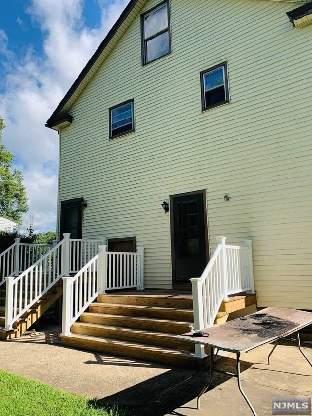 Building Photo - 40 Bristol Rd