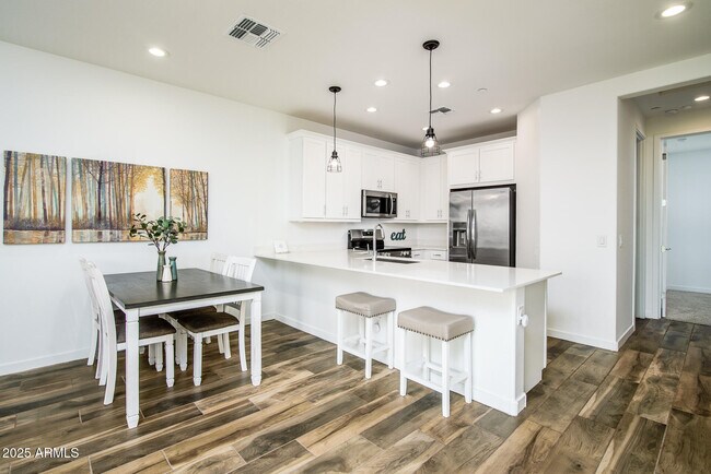 Building Photo - 4063 E Amoroso Dr