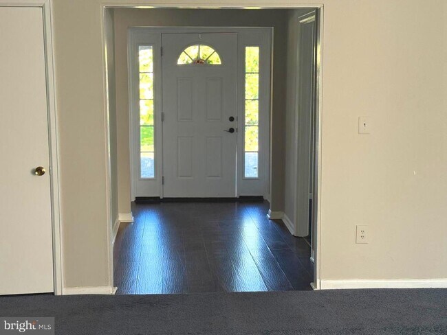 Foto del edificio - 8614 Dunbrook Ln