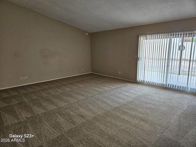 Building Photo - 3223 N Woodburne Dr