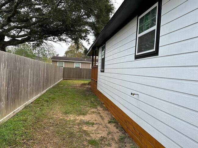 Building Photo - 5417 Avenue N