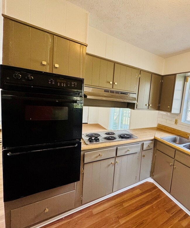 Building Photo - 4232 Antler Trl SE