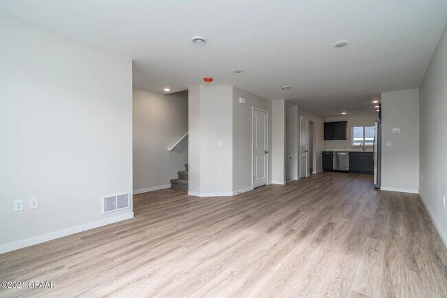 Building Photo - 895 Thames Ct