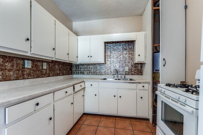 Foto del edificio - 1 bed 1 bath located in Woodlawn Lake