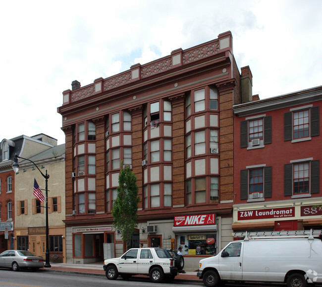 Building Photo - Black Fan Apartments