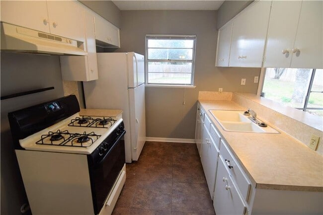 Building Photo - 6702 Esther Dr