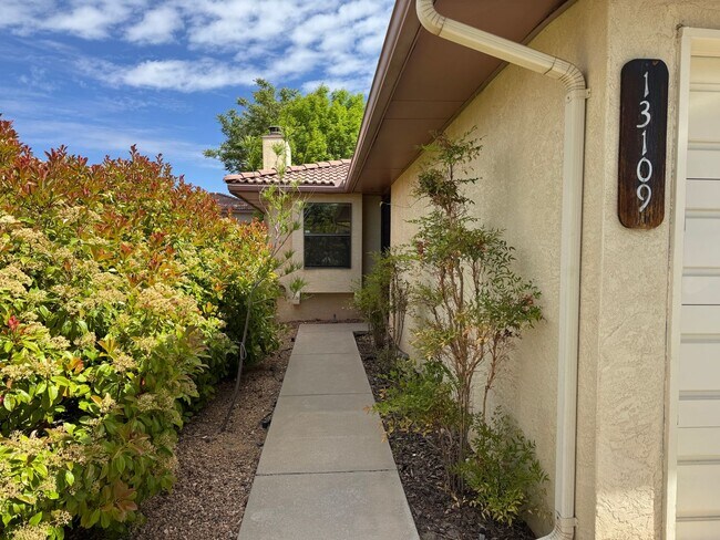Foto del edificio - 2 Bedroom, 2 Bathroom Home near Tramway and Indian School