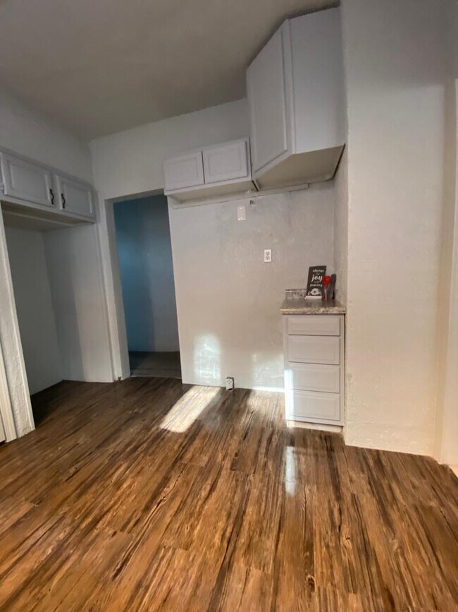 2067 Hazelwood St Unit 1, Detroit, MI 48206 Apartments in Detroit, MI