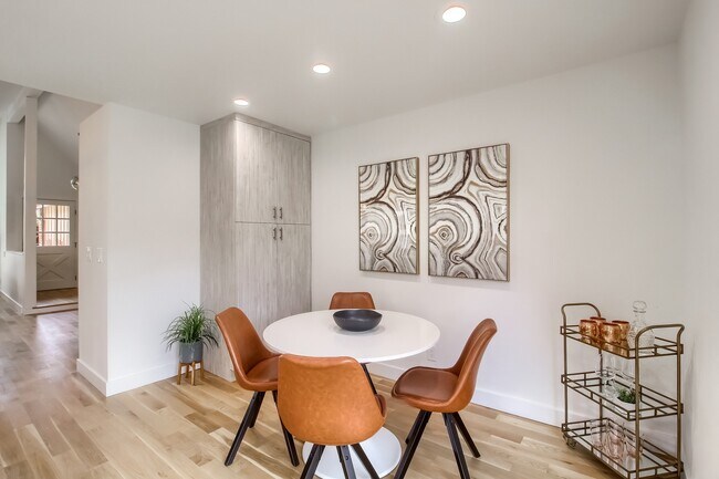 Foto del edificio - Remodeled 5 Bedroom Ranch in Willow Creek!