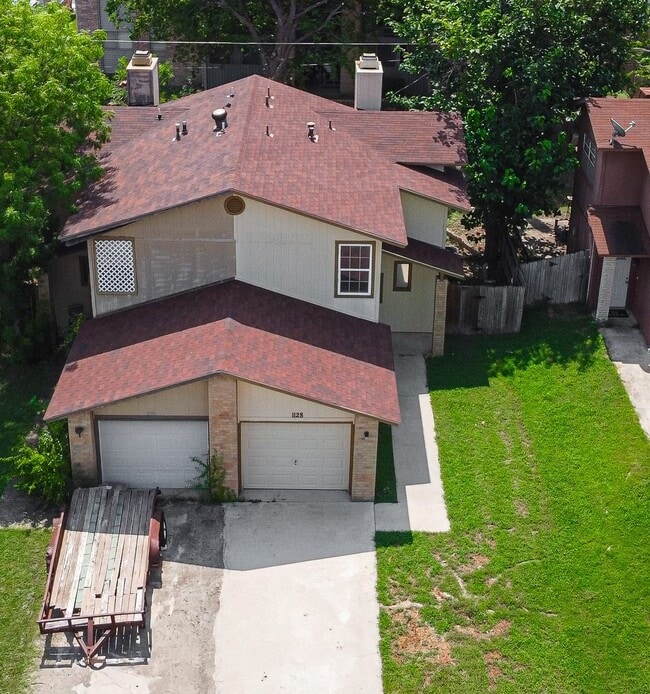 Building Photo - 1128 Royal Crest Dr