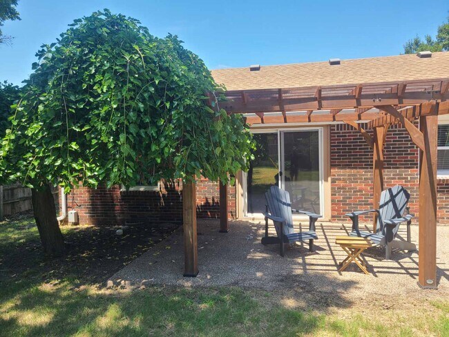 Foto del edificio - 340 N Brookside St